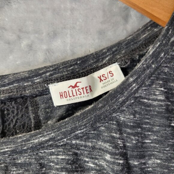 Hollister Womens Graphic Split Back Top XS/S Black‎ Gray Boho Lace Detail Casual - Picture 2 of 11